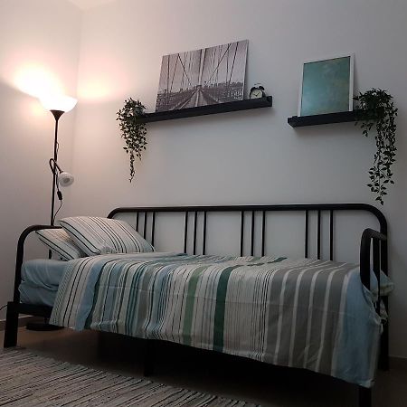 Private Bed/Bathroom In Netanya Exteriör bild