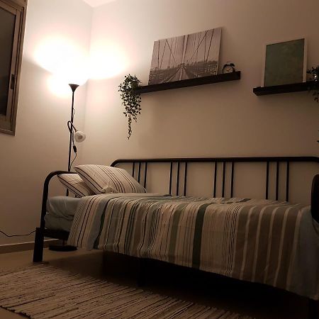 Private Bed/Bathroom In Netanya Exteriör bild