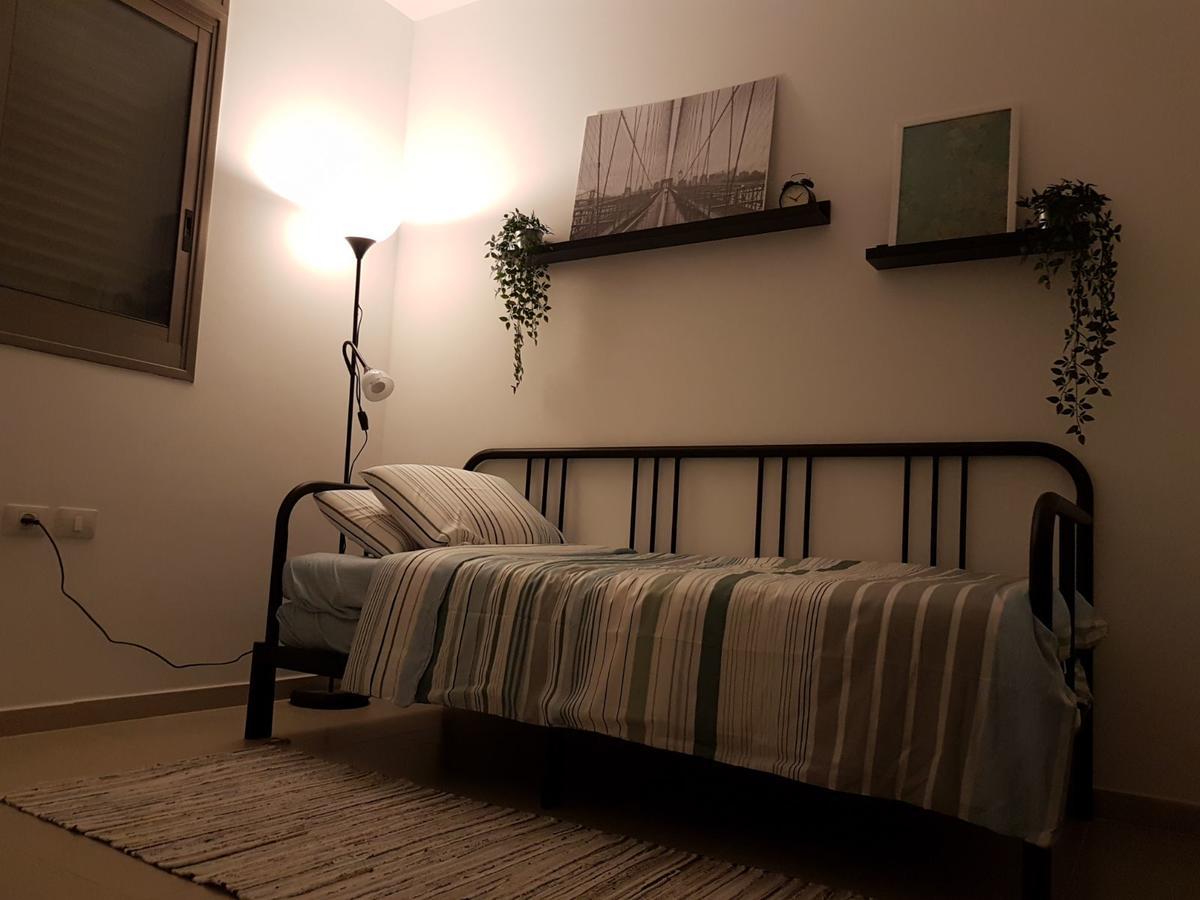 Private Bed/Bathroom In Netanya Exteriör bild
